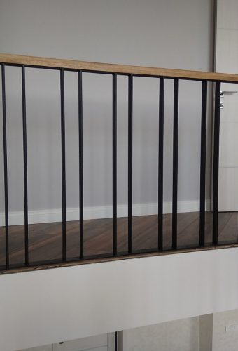 Лестница в квартиру Лестница с забежными ступенями из дуба на второй этаж 3