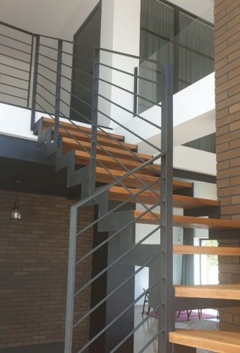 Ограждение для лестницы из металла Современное ограждение из металла для лестницы