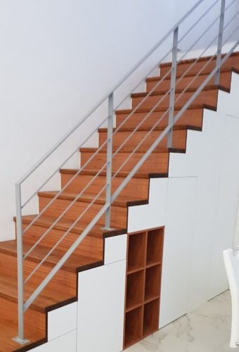 ограждение лестницы из металла